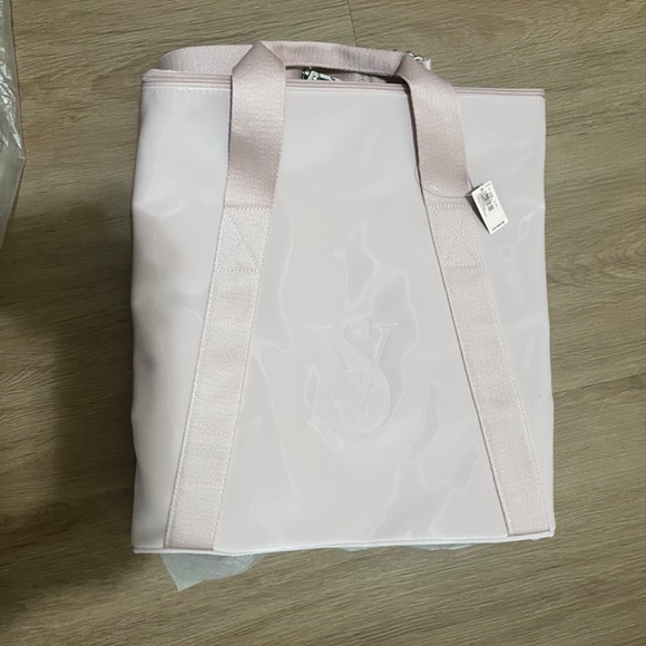 🎁NWT Victoria's Secret 2025 Metallic Pink Duffle Bag - Picture 7 of 11